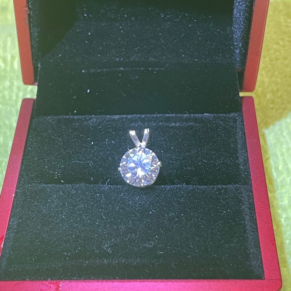 2 ct moissanite  pendent 925 sterling silver